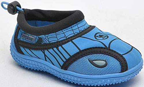 駱駝兒童休閑鞋帶有藍(lán)色
