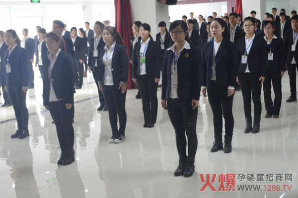 團結(jié)奮進的火爆網(wǎng)工作人員