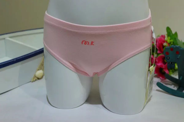 10 啤啤小魚銀離子女童抗菌內(nèi)褲粉色