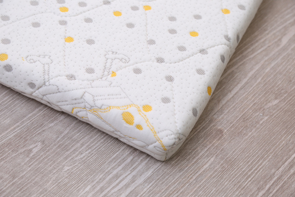芬可嬰童床墊 海綿寶寶圖案 邊角細節(jié)