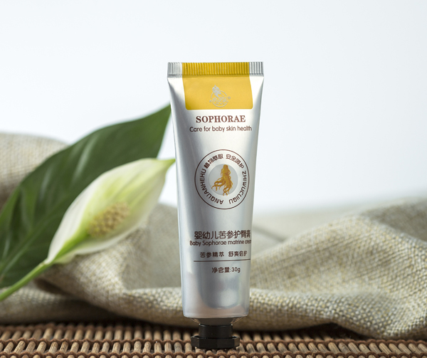小貝樂(lè)嬰幼兒苦參護(hù)臀膏.jpg 小貝樂(lè)嬰幼兒苦參護(hù)臀膏.jpg
