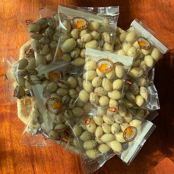 兩個(gè)寶貝酸奶巴旦木仁