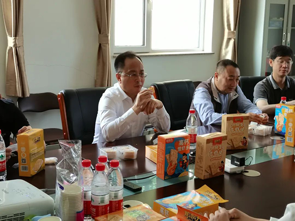 區(qū)委書記張士兆蒞臨秦皇島江洋康達食品科技有限公司實地進行調(diào)研并予以指導(dǎo)1.jpg