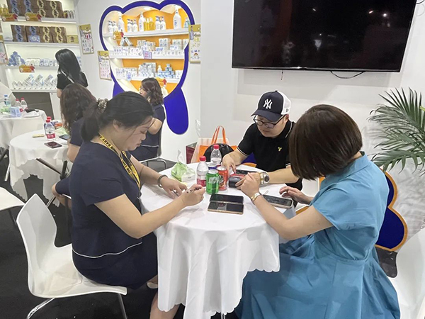 火爆的現(xiàn)場(chǎng)氛圍2.jpg 火爆的現(xiàn)場(chǎng)氛圍2.jpg