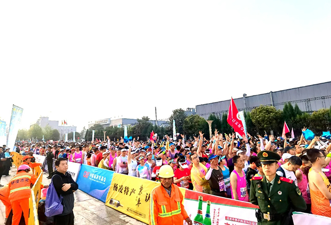 雅泰朵恩酷跑團(tuán)助力“楊馬”激情開跑 (5).jpg 雅泰朵恩酷跑團(tuán)助力“楊馬”激情開跑 (5).jpg