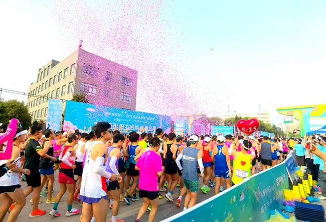 雅泰朵恩酷跑團(tuán)助力“楊馬”激情開跑 (7).jpg 雅泰朵恩酷跑團(tuán)助力“楊馬”激情開跑 (7).jpg