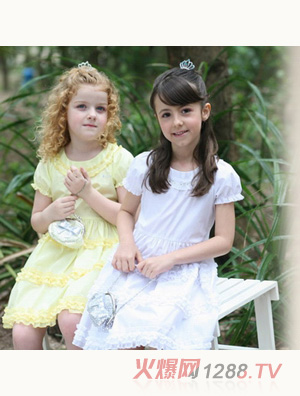 �옷(l��)���R�ɐ�Ůͯ�b